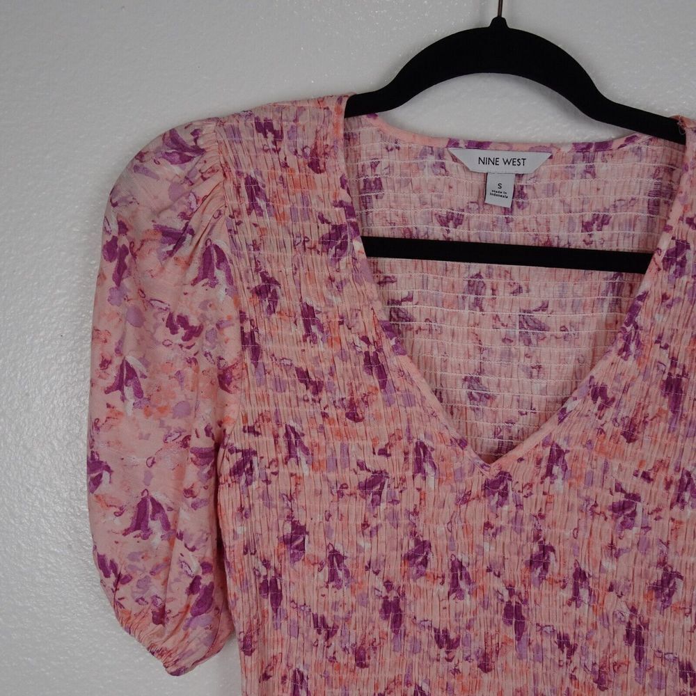 💰3/$25 Nine West Women's Blouse Elbow Puff Sleeve Smocked Pink Top V-Neck NWT S - Picture 4 of 13